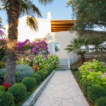 Mit Terrasse By Interhome Banjol